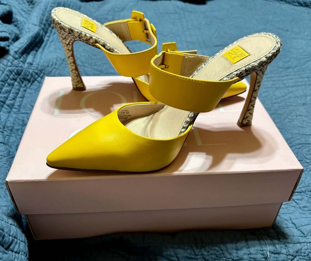 NWT Louise et Cie Lo-Talila Heels Size 7.5M Yellow Snake Print Stiletto Mules